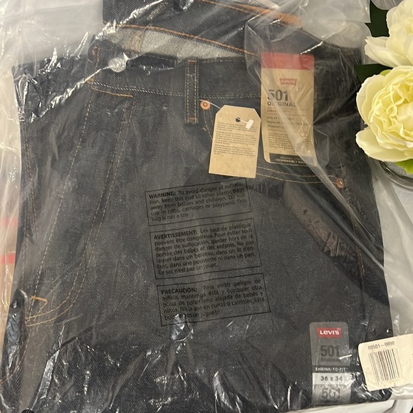 NWT - LEVIS 501 ORIGINAL SHRINK-TO-FIT MEN'S JEANS, RIGID DARK WASH - 36Wx34L - Picture 6 of 9